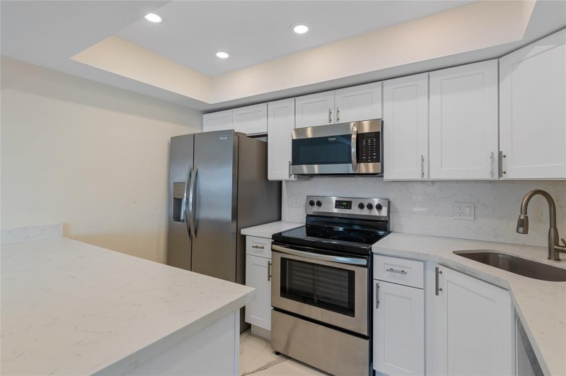 Apartment for rent at Ocean Summit 1516