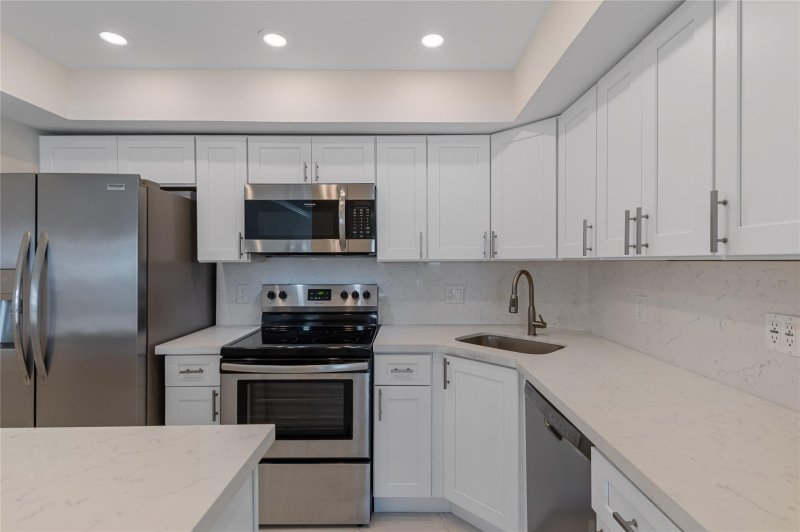 Apartment for rent at Ocean Summit 1516