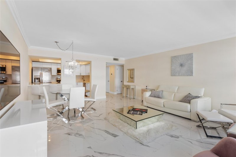 Apartment for rent at Ocean Summit 1516
