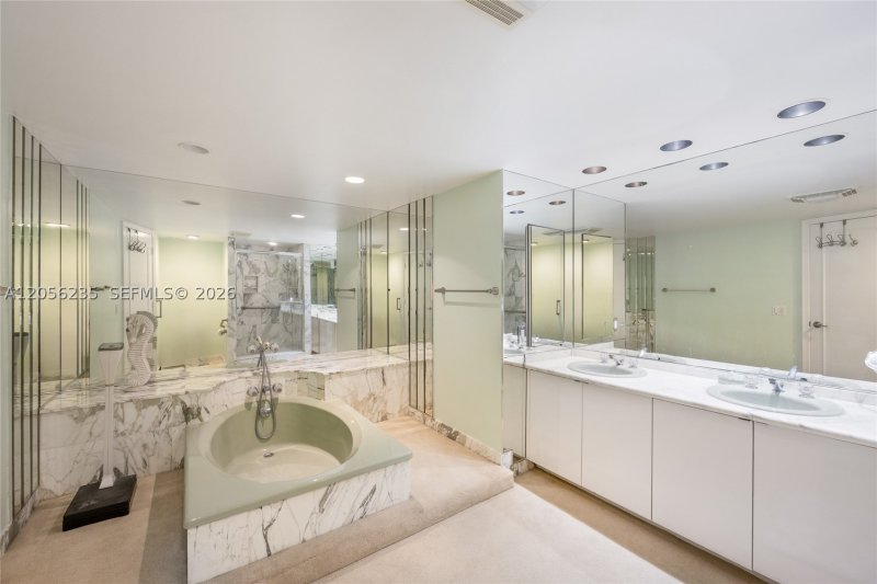 Condo for sale at Point of Americas 808