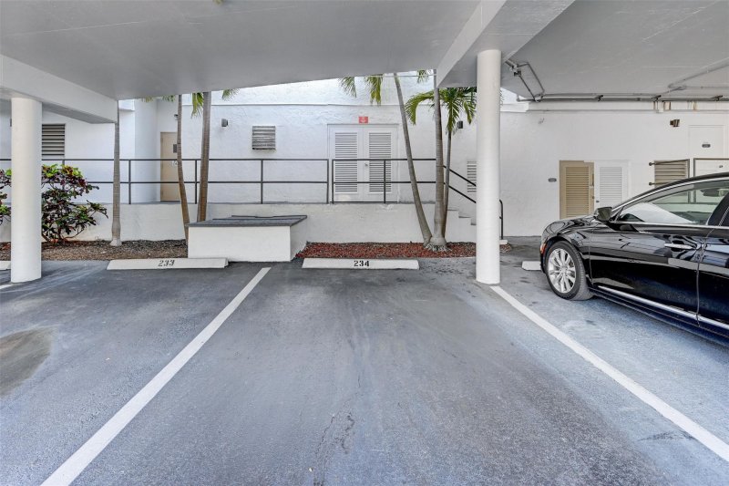 Condo for sale at Anchor Bay Club 101