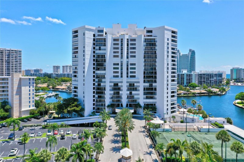 Anchor Bay Club Apt #101