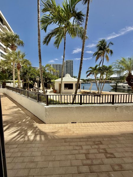 Condo for sale at Anchor Bay Club 101