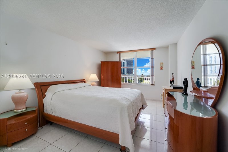 Condo for sale at Winston Towers 617