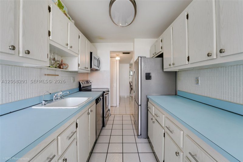 Condo for sale at Winston Towers 617