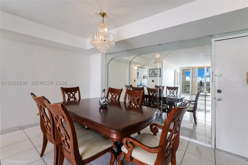 Condo for sale at Winston Towers 617