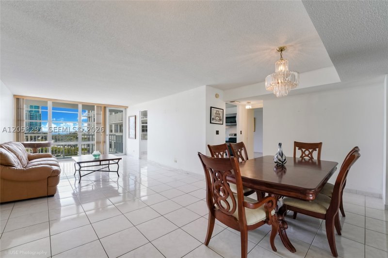 Condo for sale at Winston Towers 617