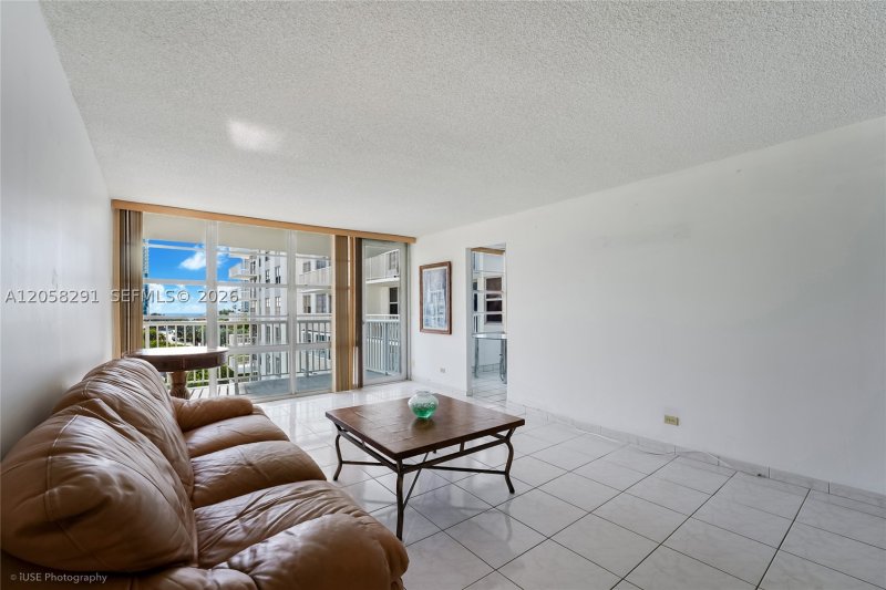 Condo for sale at Winston Towers 617