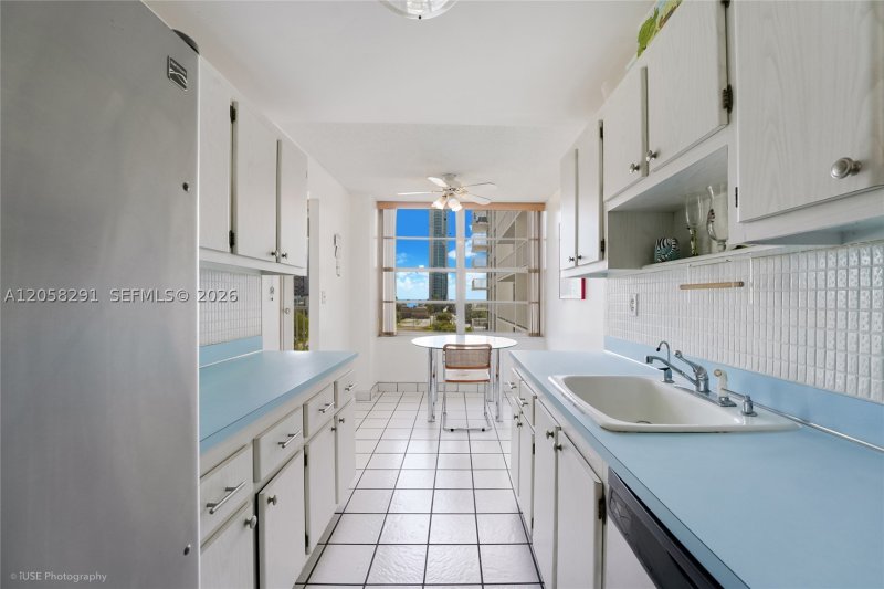 Condo for sale at Winston Towers 617