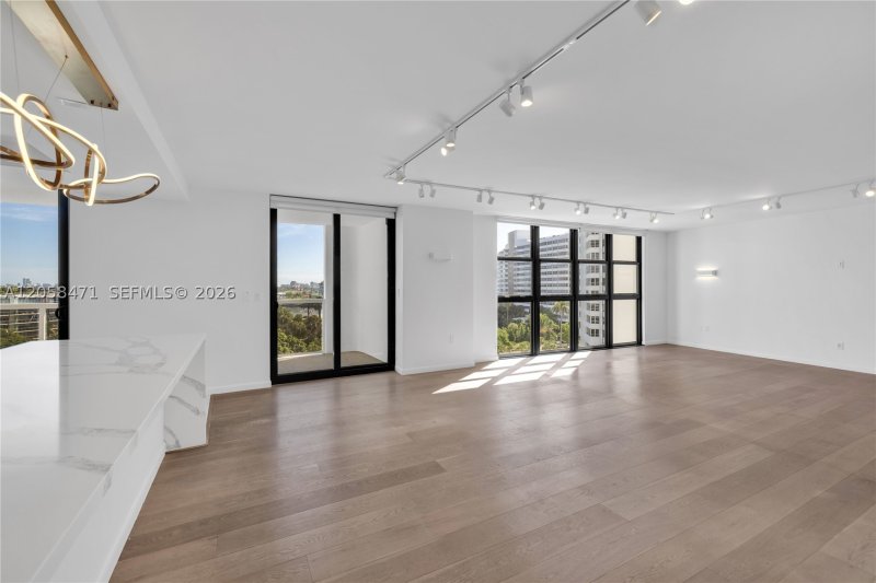 Apartment for rent at Nine Island Avenue 814
