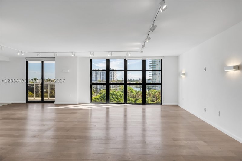 Apartment for rent at Nine Island Avenue 814