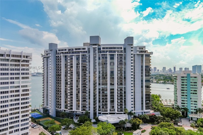 Apartment for rent at Nine Island Avenue 814