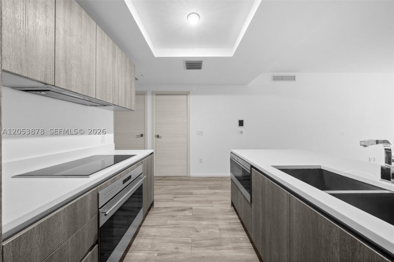 Comprar apartamento no SLS Lux Brickell 2002