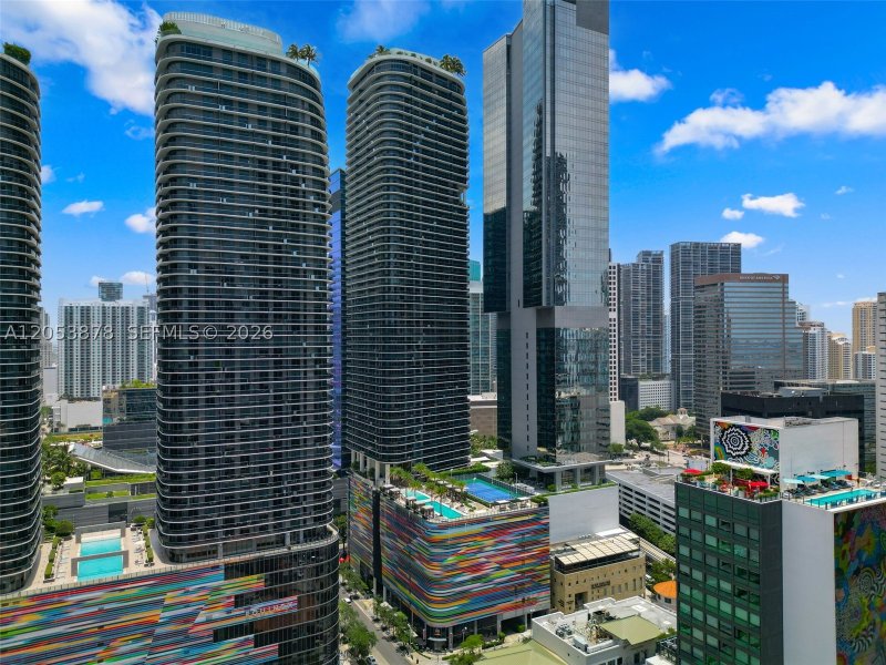Comprar apartamento no SLS Lux Brickell 2002