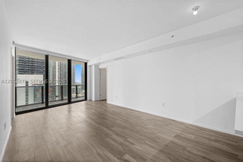 Comprar apartamento no SLS Lux Brickell 2002