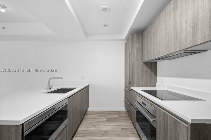 Comprar apartamento no SLS Lux Brickell 2002
