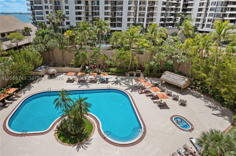 Comprar apartamento no Brickell Key Two 719