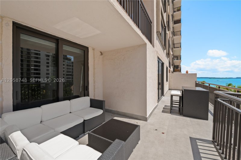 Comprar apartamento no Brickell Key Two 719