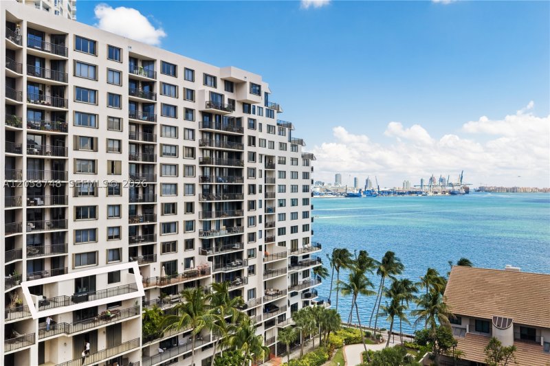 Comprar apartamento no Brickell Key Two 719