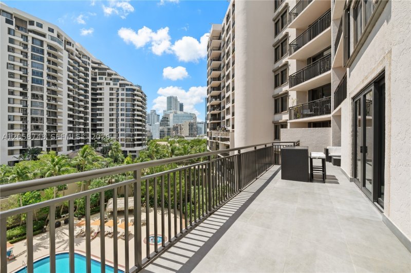 Comprar apartamento no Brickell Key Two 719