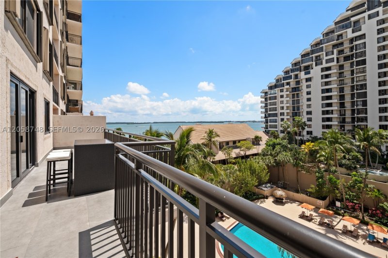 Comprar apartamento no Brickell Key Two 719