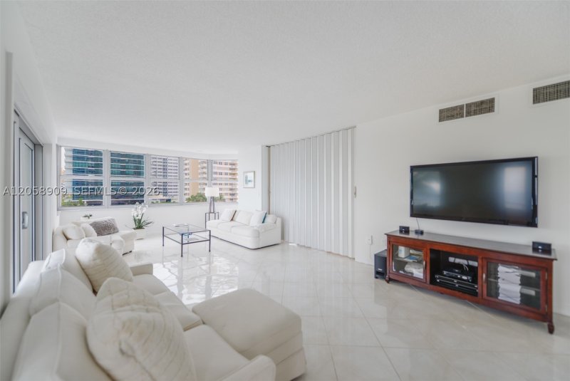 Aluguel de apartamento no The Hemispheres 5Q