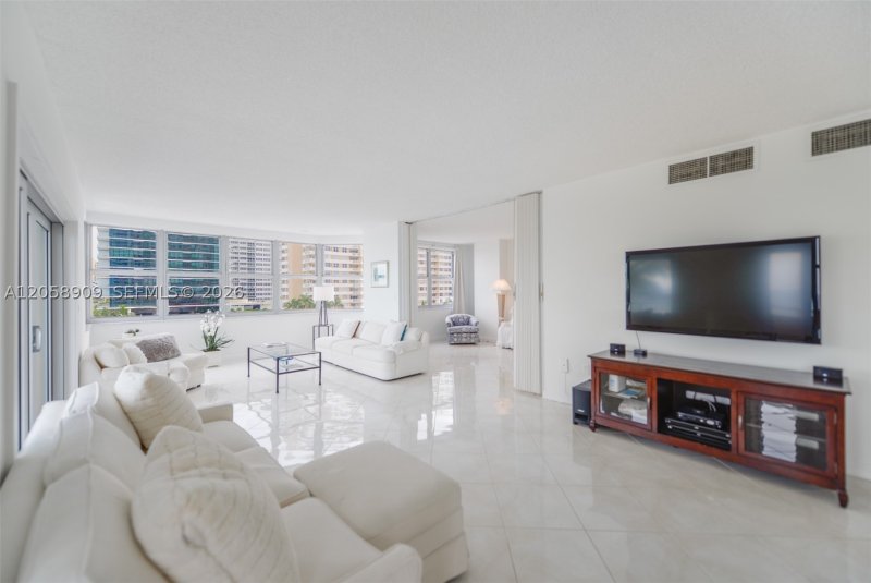 Aluguel de apartamento no The Hemispheres 5Q