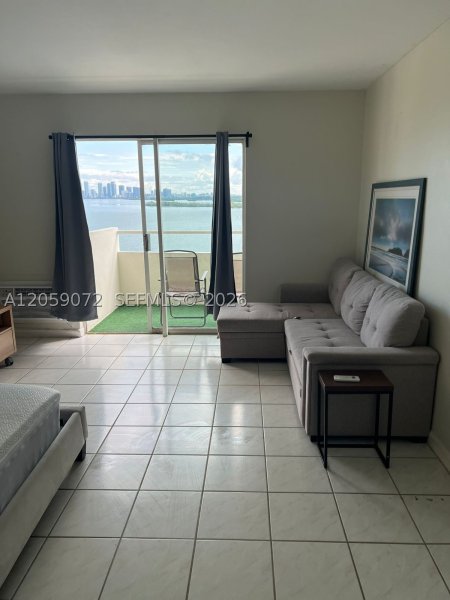 Alquiler de apartamento en Bayshore Yacht Tennis Club 1010