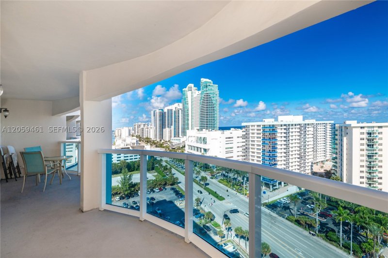 Apartment for rent at Hallmark of Hollywood 1716