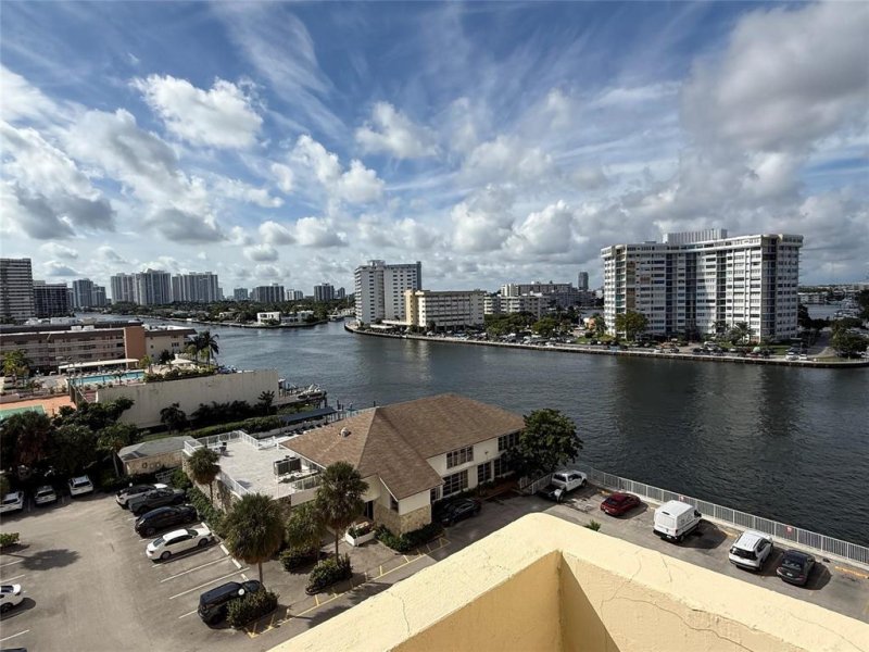 Condo for sale at Plaza Towers North 808