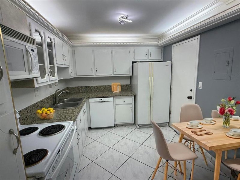 Condo for sale at Plaza Towers North 808