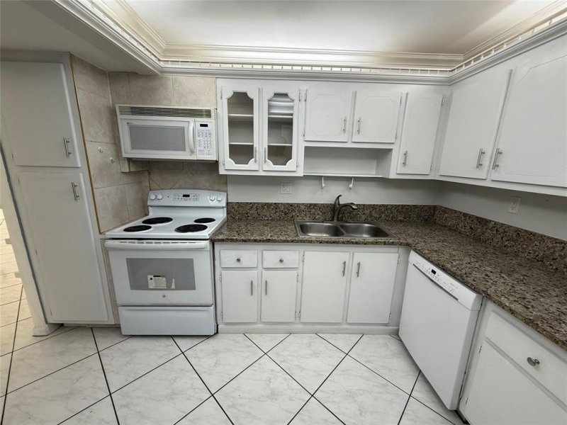 Condo for sale at Plaza Towers North 808