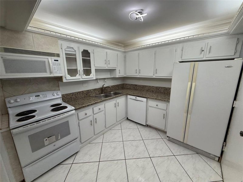 Condo for sale at Plaza Towers North 808
