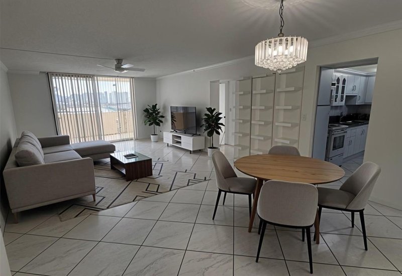 Condo for sale at Plaza Towers North 808