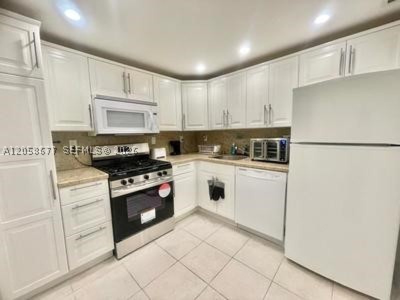 Apartment for rent at Parker Plaza Estates 903