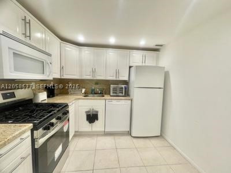 Apartment for rent at Parker Plaza Estates 903