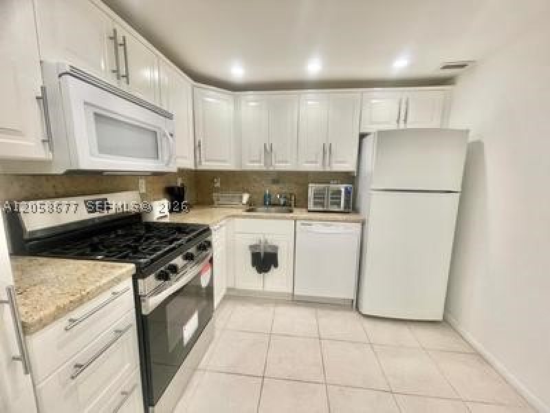 Apartment for rent at Parker Plaza Estates 903