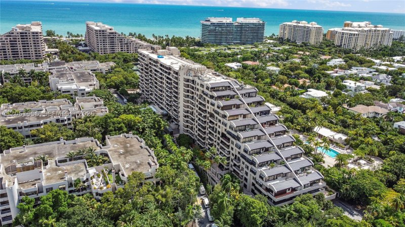 Key Colony III Emerald Bay Apt #822