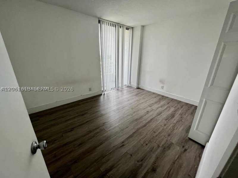 Comprar apartamento no Parc Central Aventura 906