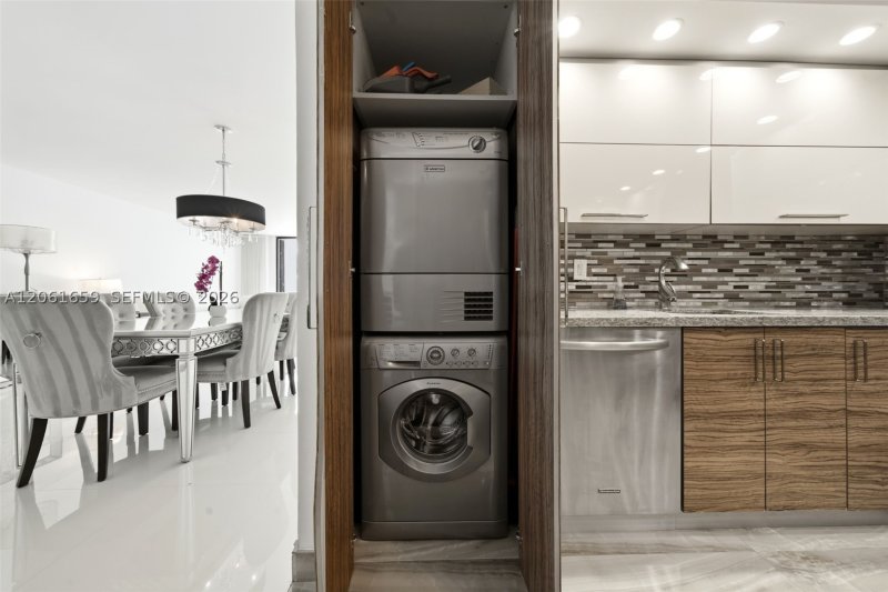 Comprar apartamento no Balmoral Condo 10V