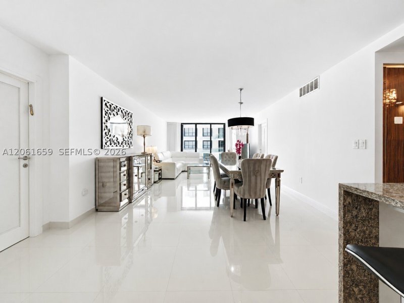 Comprar apartamento no Balmoral Condo 10V