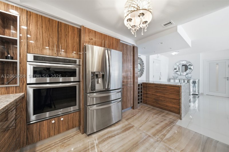 Comprar apartamento no Balmoral Condo 10V
