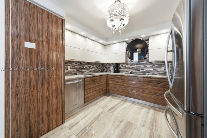 Comprar apartamento no Balmoral Condo 10V