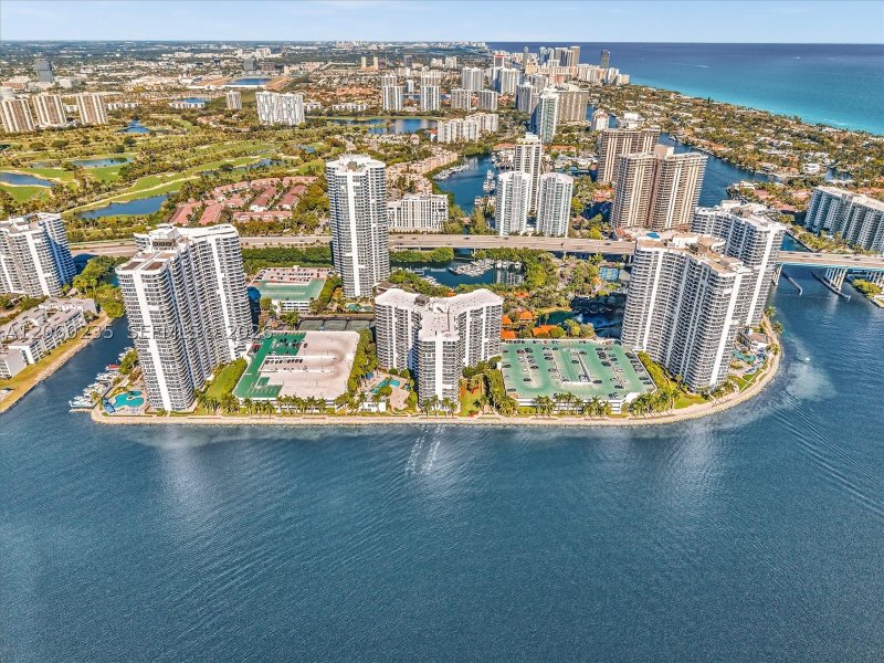 Mystic Pointe 500 Apt #1004