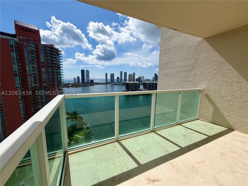Comprar apartamento no Aventura Marina II 2711