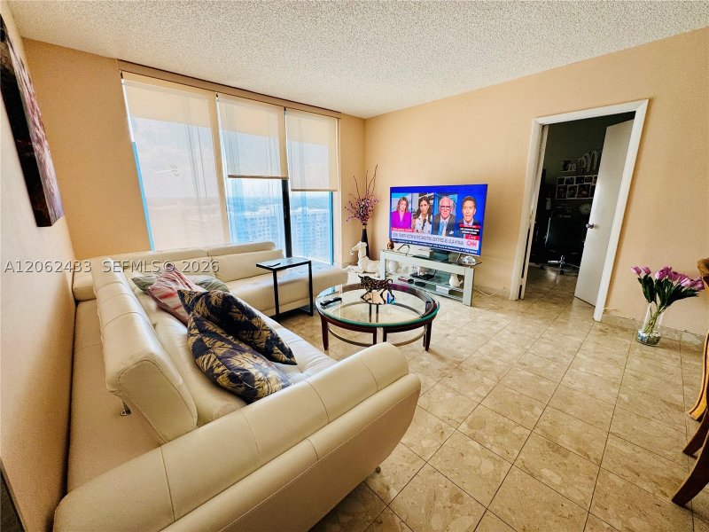 Comprar apartamento no Biscayne Cove PH03