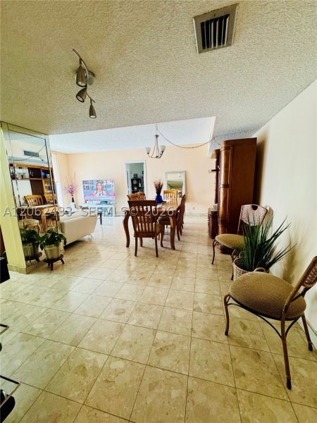 Comprar apartamento no Biscayne Cove PH03