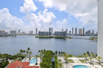 Peninsula II Apt #1402
