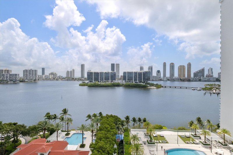 Peninsula II Apt #1402