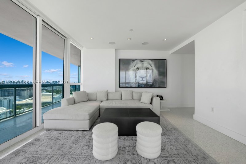 Comprar apartamento no Setai 3208